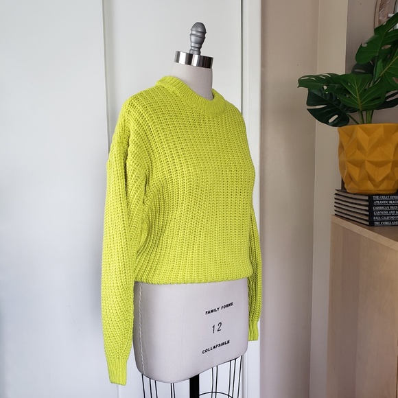 Chic Lime Knit Sweater Size Medium NEW! - Picture 2 of 11